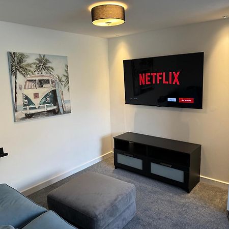 Modern 1 Bed Apartment With Car Parking Bitton Bagian luar foto
