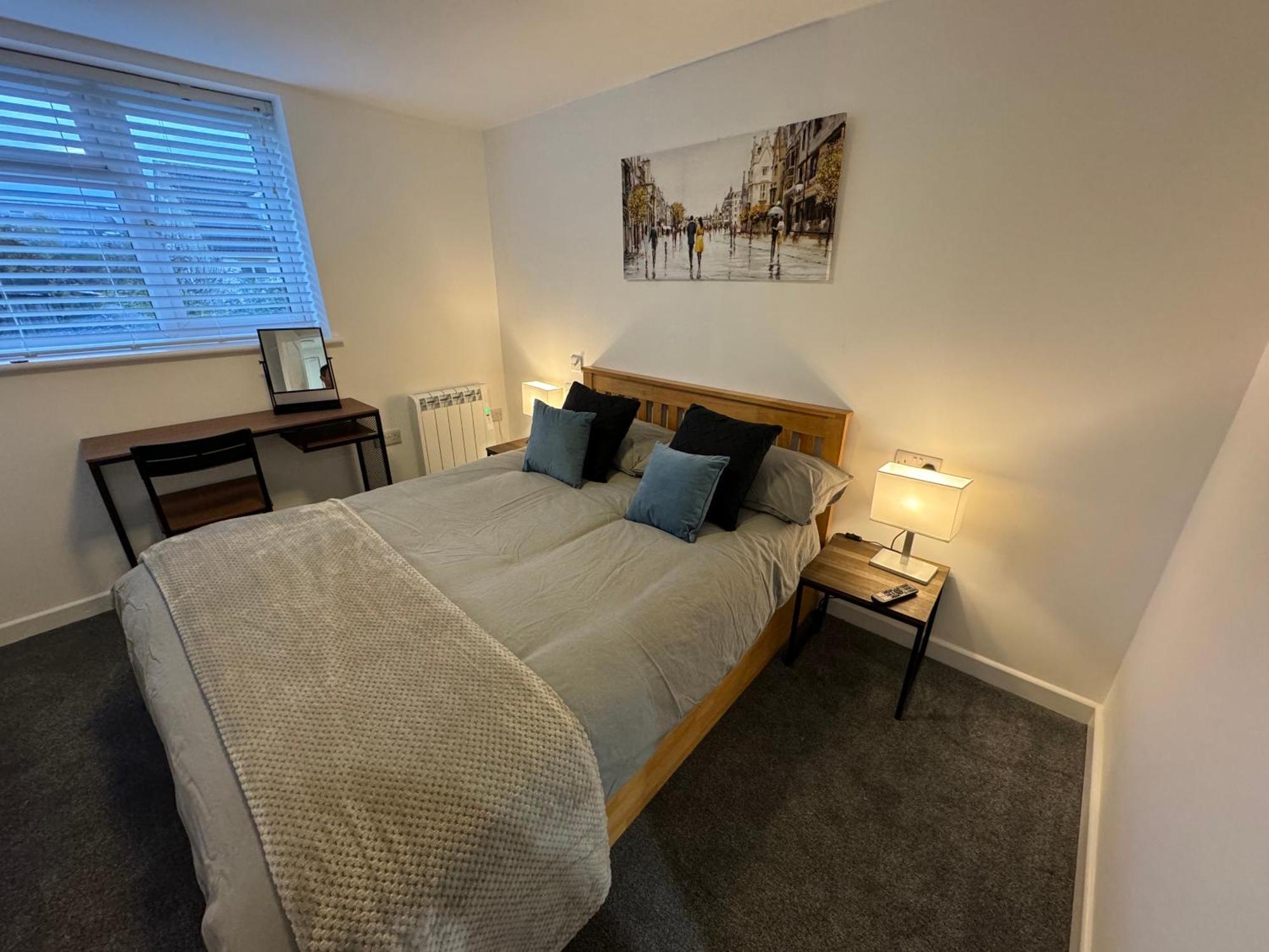 Modern 1 Bed Apartment With Car Parking Bitton Bagian luar foto