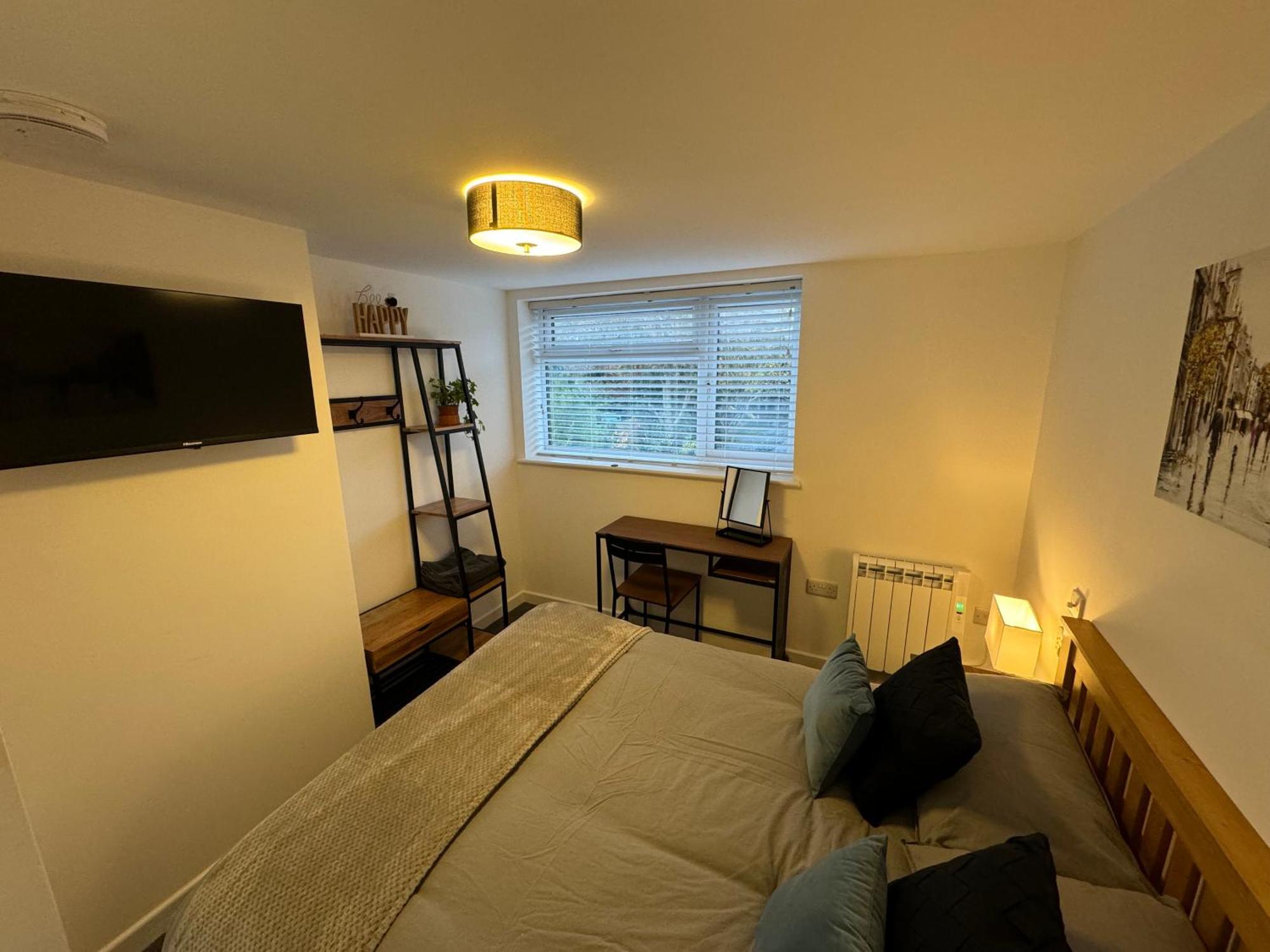 Modern 1 Bed Apartment With Car Parking Bitton Bagian luar foto