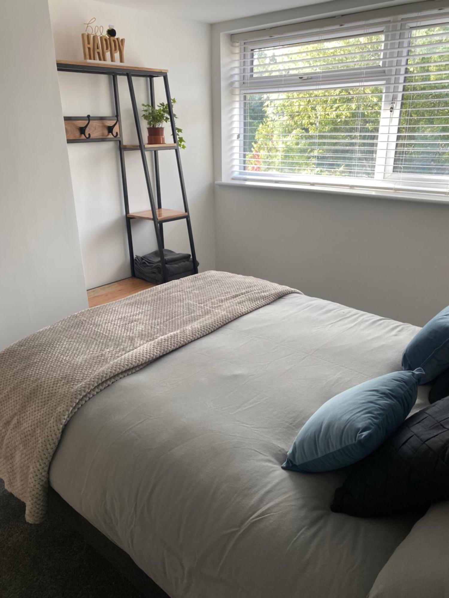 Modern 1 Bed Apartment With Car Parking Bitton Bagian luar foto