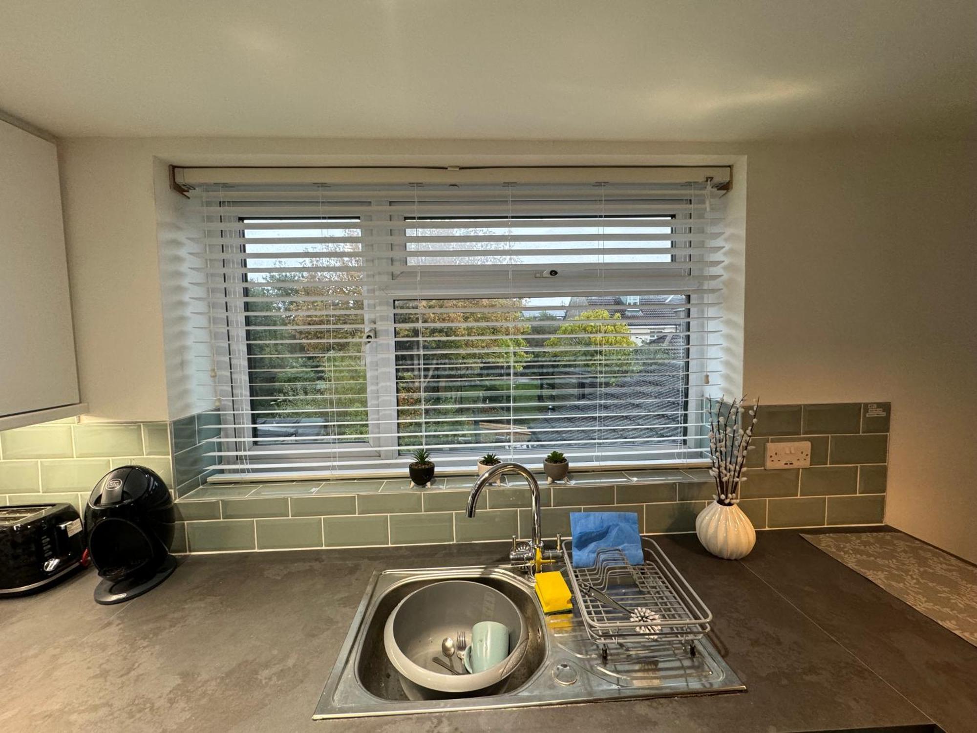 Modern 1 Bed Apartment With Car Parking Bitton Bagian luar foto