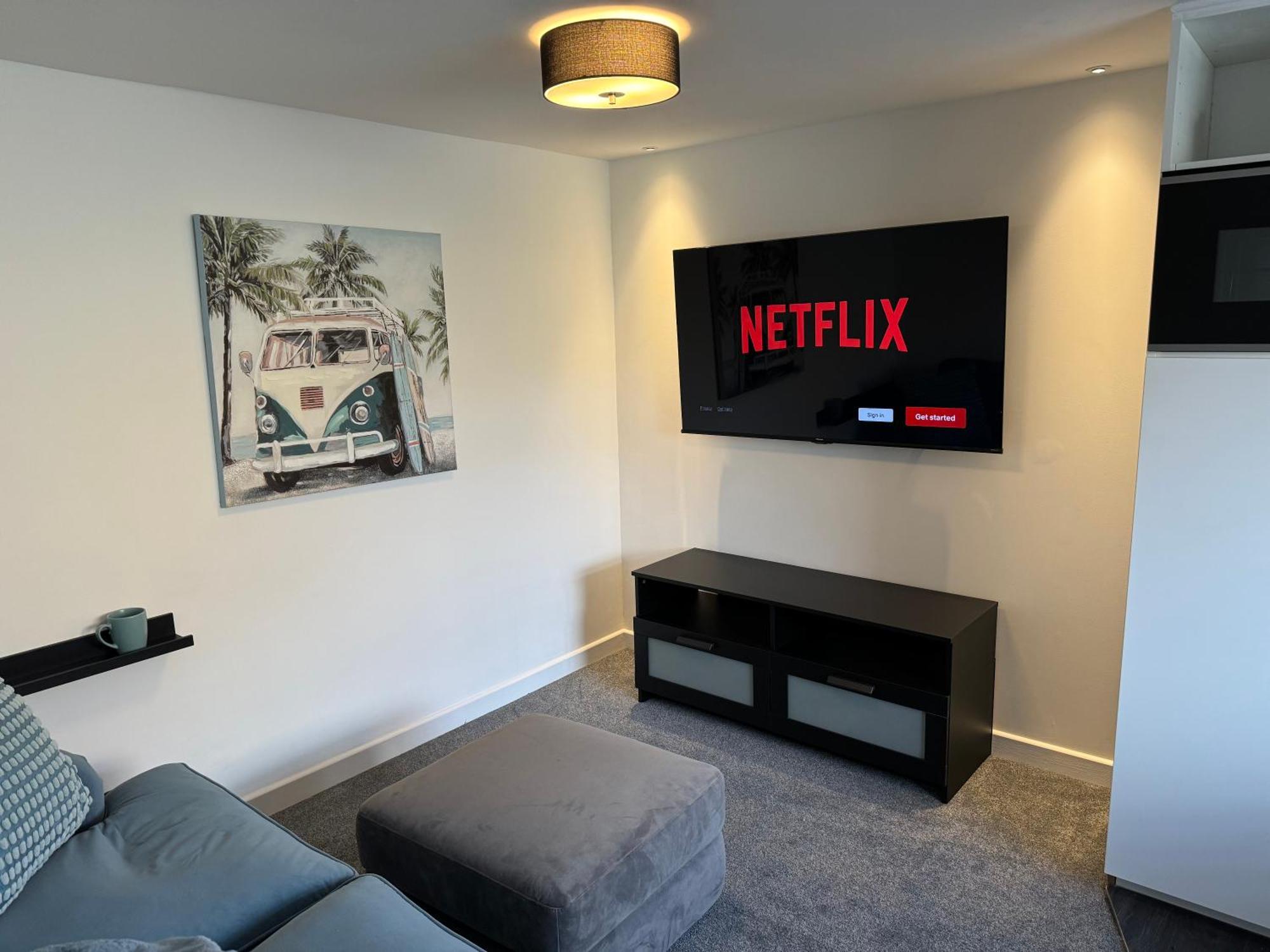Modern 1 Bed Apartment With Car Parking Bitton Bagian luar foto