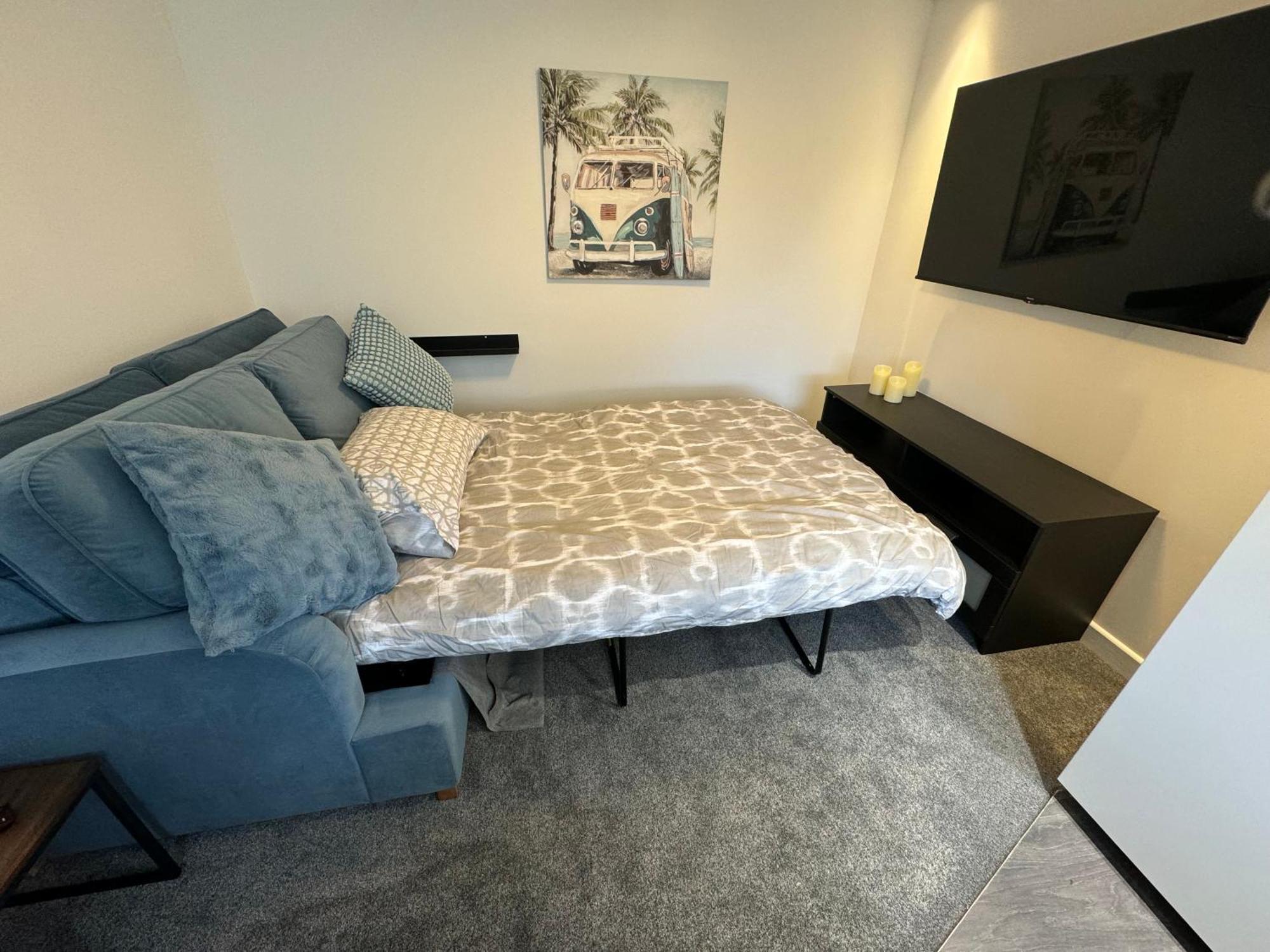 Modern 1 Bed Apartment With Car Parking Bitton Bagian luar foto